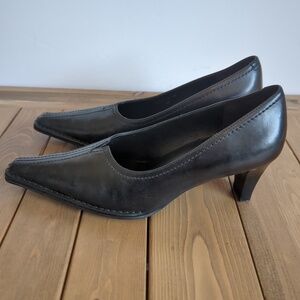 Ecco Black Leather Pointed Toe Low Heels